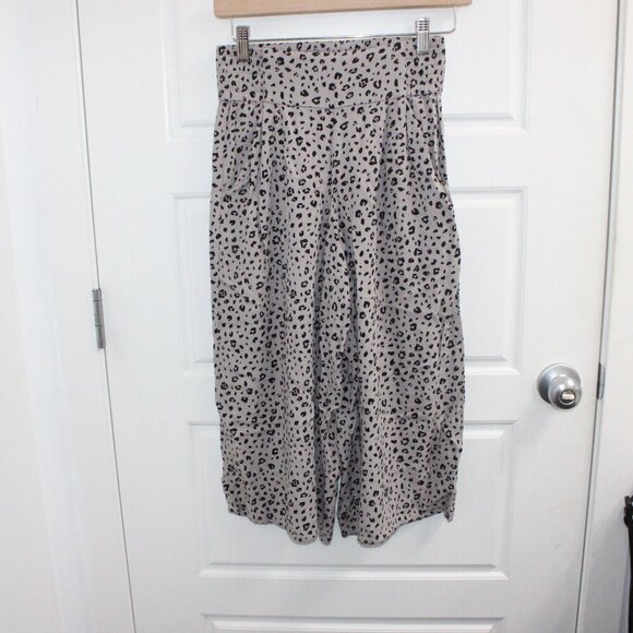 Aritzia Sunday Best Pull On Crop Wide Leg Animal Print Gray Black XXS - Picture 1 of 3